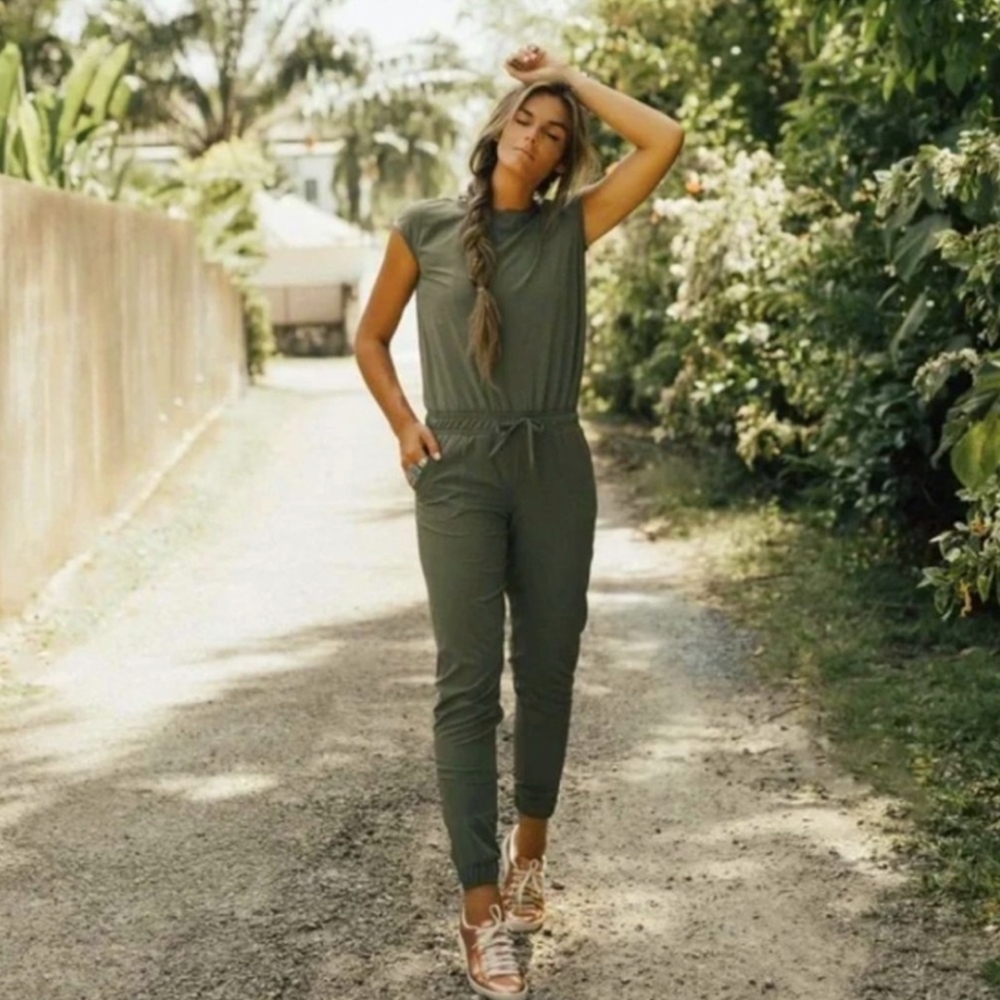 Albion Fit Sage Jumpsuit in XS-petite